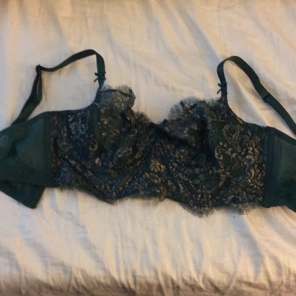 Victoria’s Secret Bra - Picture 2 of 2